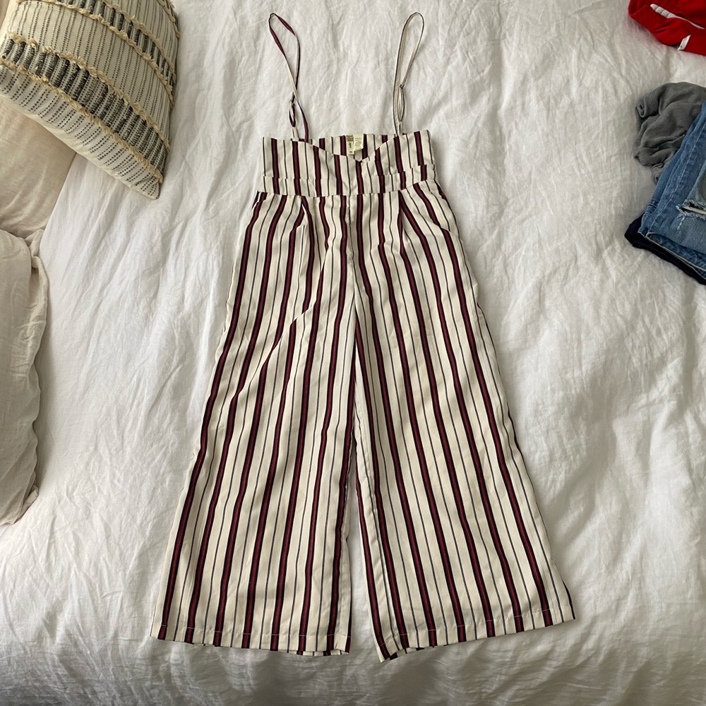 Wide leg cropped pant with straps